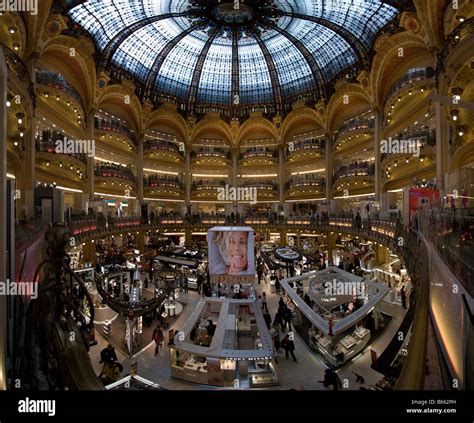 prada galerie lafayette|Paris 40, Boulevard Haussmann, Galeries Lafayette .